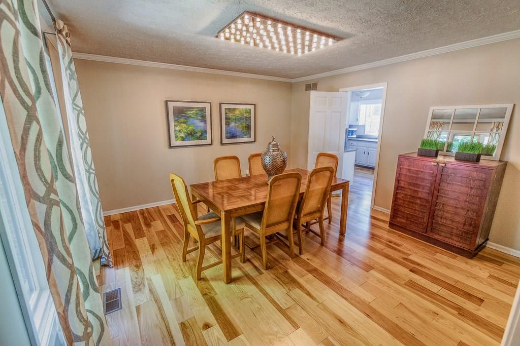 8748 Sawleaf Road Indianapolis, IN 46260 - Photo 4 of 24 Gallery Image 4