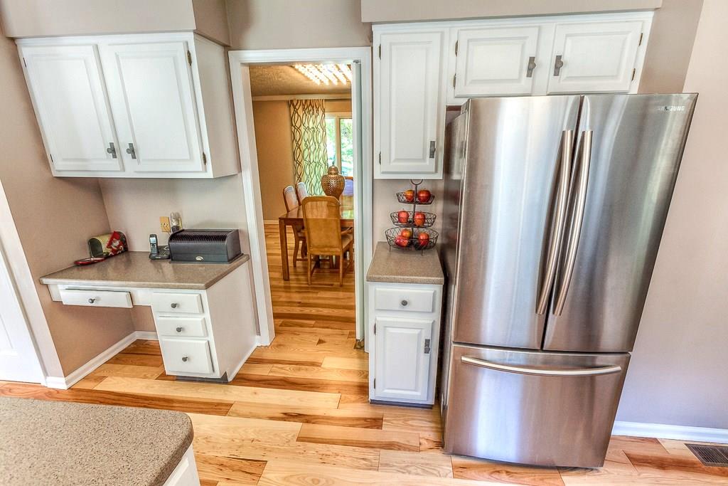 8748 Sawleaf Road Indianapolis, IN 46260 - Photo 7 of 24 Gallery Image 7