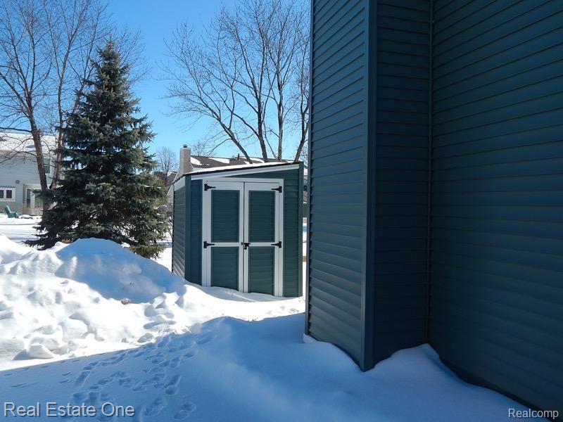 2007 Fairfield Drive Rochester, MI 48306 - Photo 2 of 13 Storage Shed