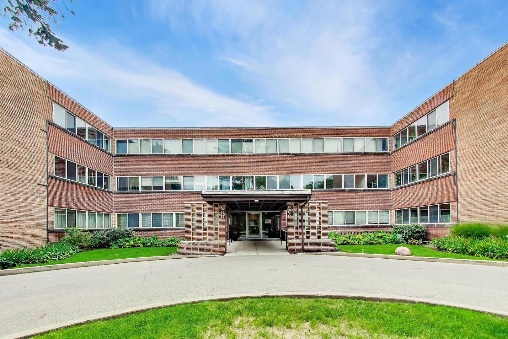 200 Ridge Avenue, Unit TG Evanston, IL 60202 - Photo 2 of 22 Gallery Image 2