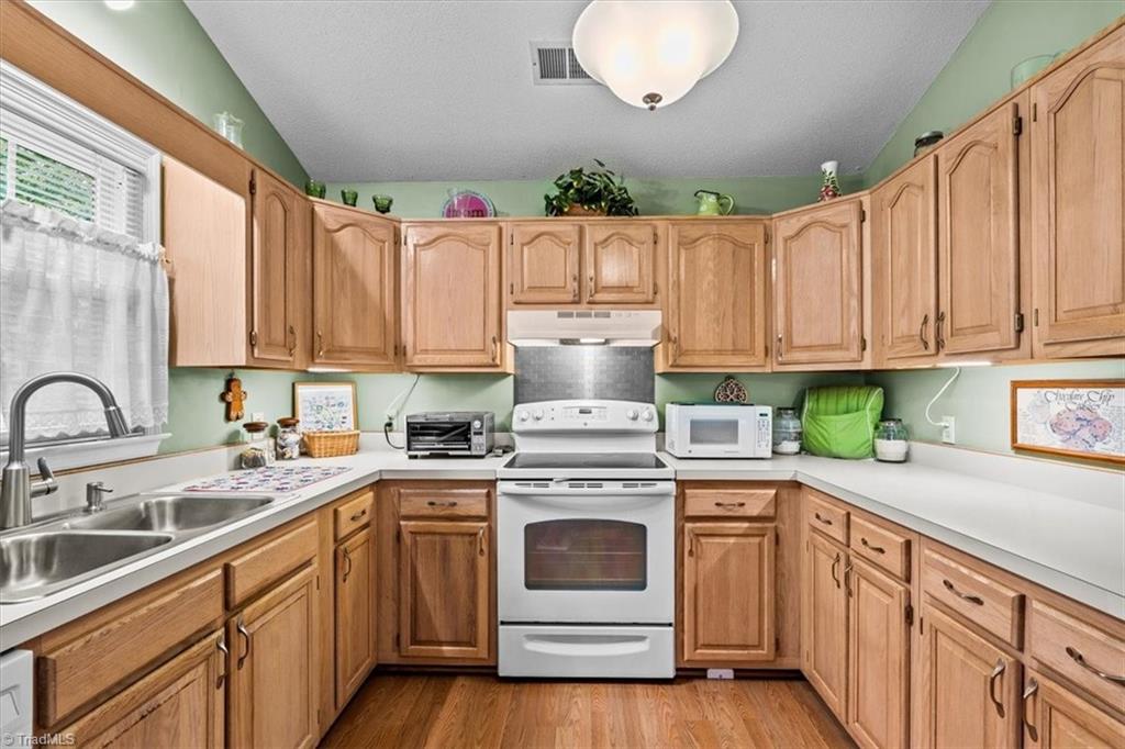 814 James Road High Point, NC 27265 - Photo 13 of 35