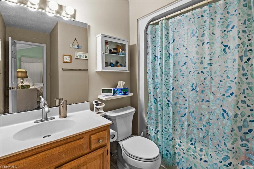 814 James Road High Point, NC 27265 - Photo 21 of 35 Primary Bathroom
