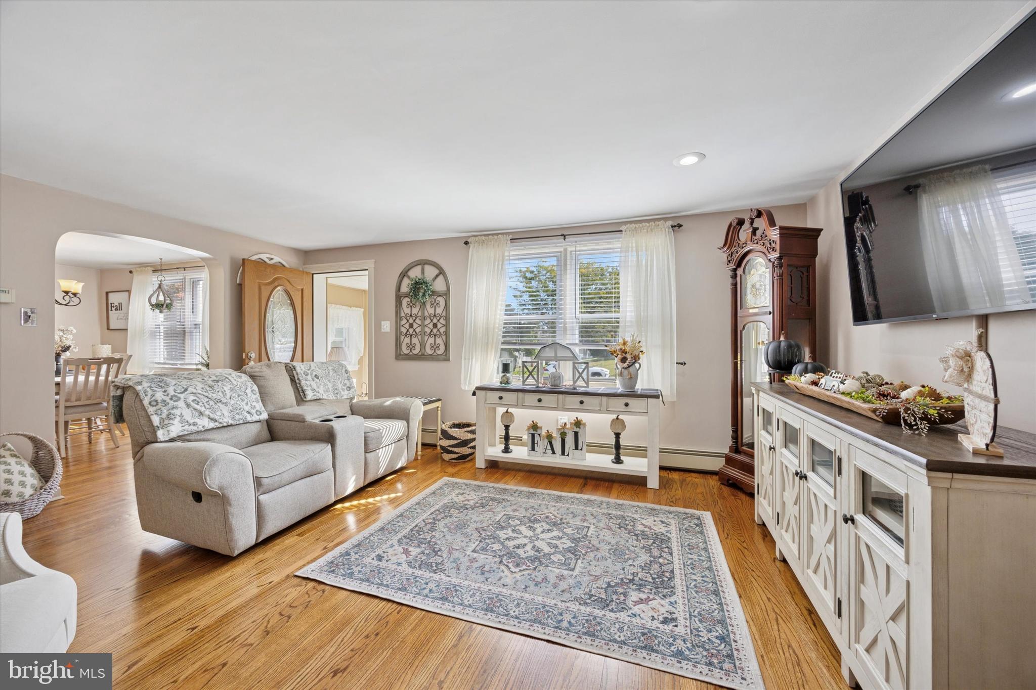 730 Dutton Circle Springfield, PA 19064 - Photo 2 of 38 a living room with furniture and a rug
