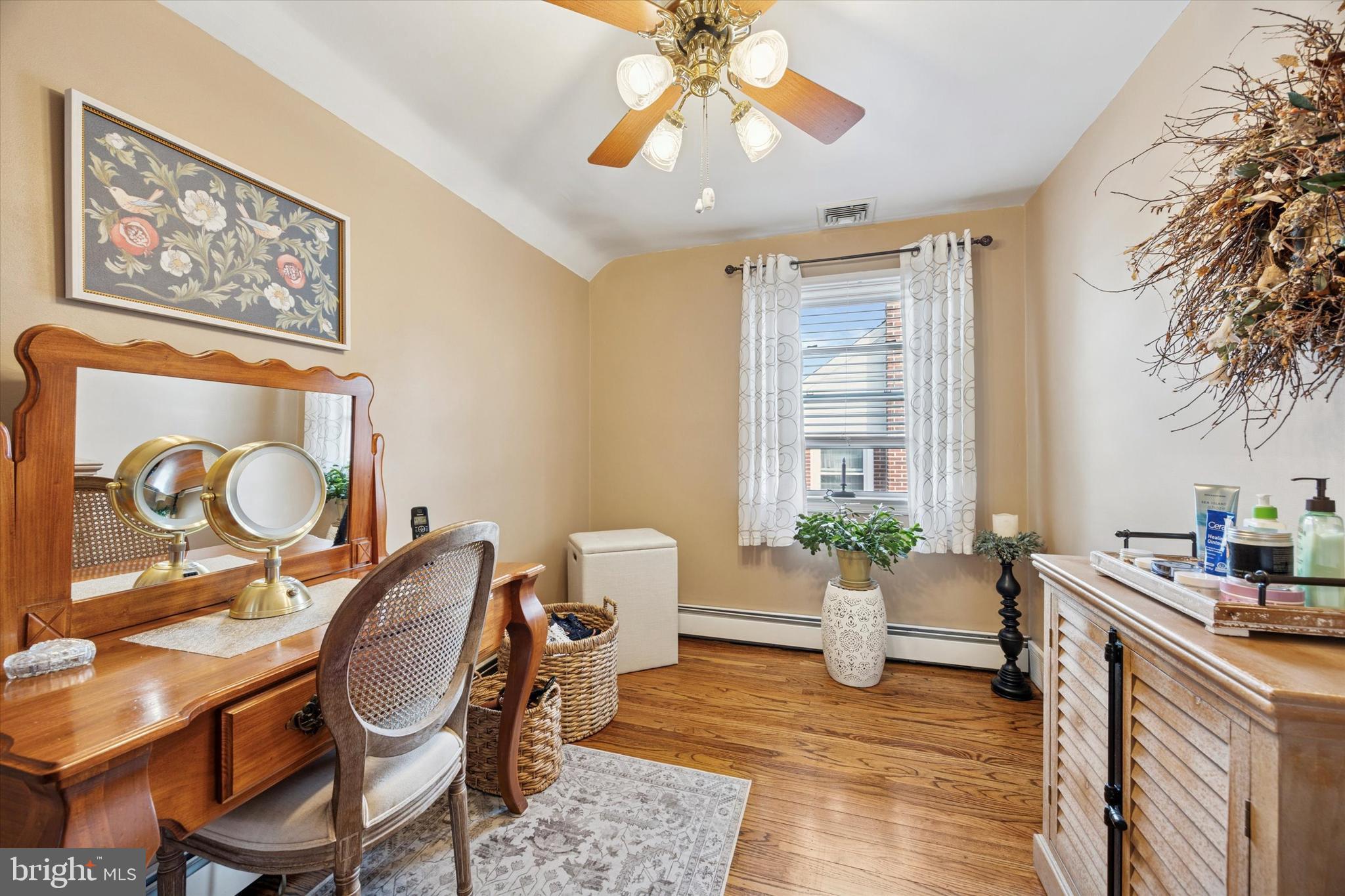 730 Dutton Circle Springfield, PA 19064 - Photo 25 of 38 a living room with furniture and wooden floor