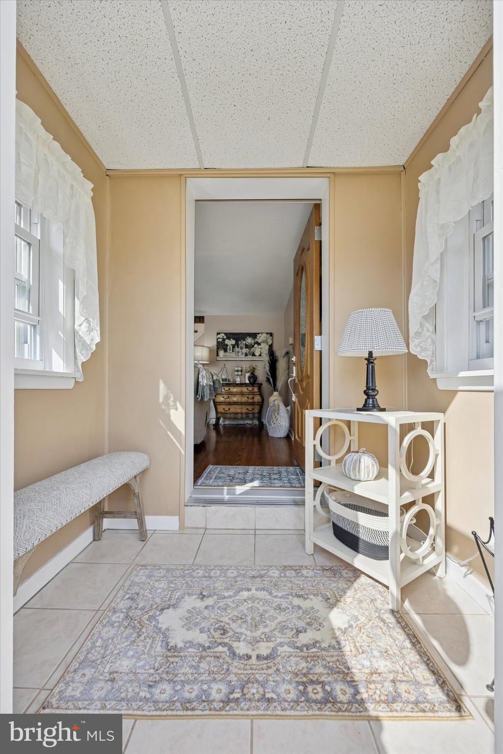 730 Dutton Circle Springfield, PA 19064 - Photo 4 of 38 a living room with furniture and a rug