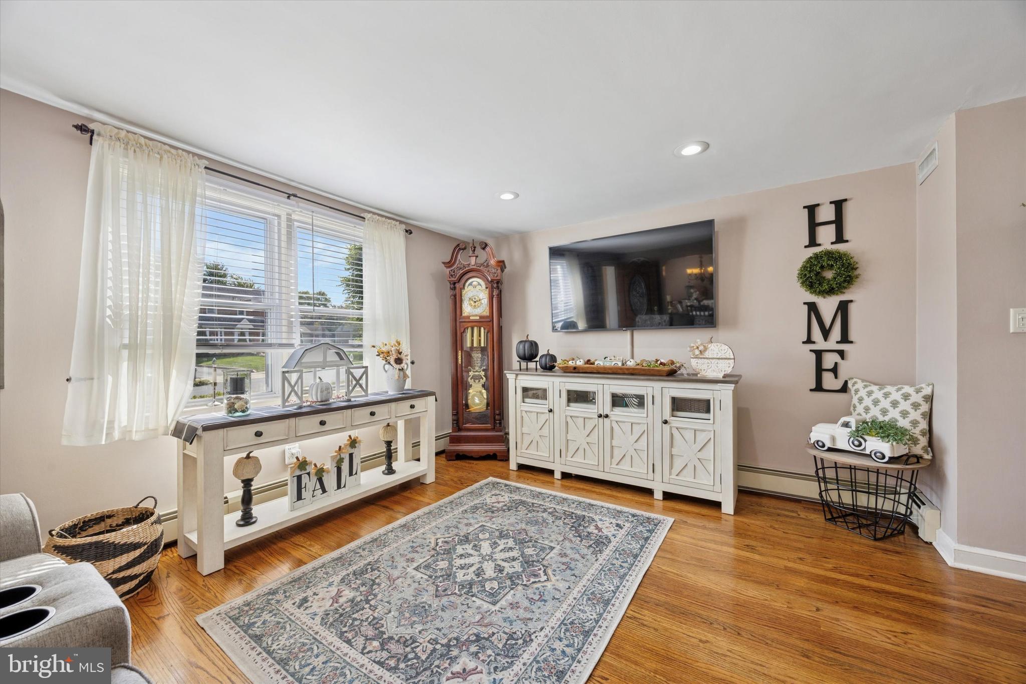 730 Dutton Circle Springfield, PA 19064 - Photo 5 of 38 a view of living room with furniture and flat screen tv
