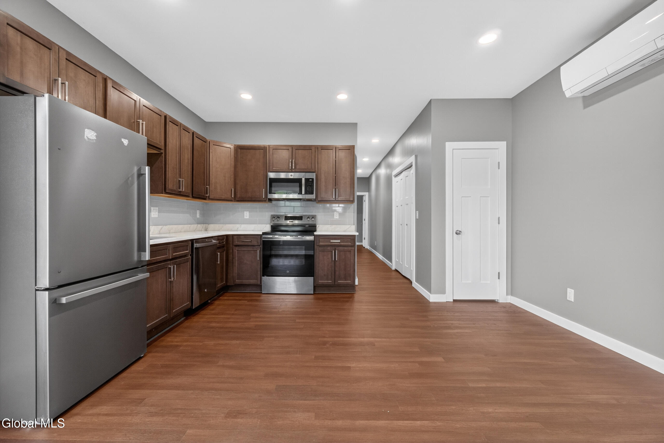 20 Monroe Street Schenectady, NY 12305 - Photo 23 of 44 05-DSC07852