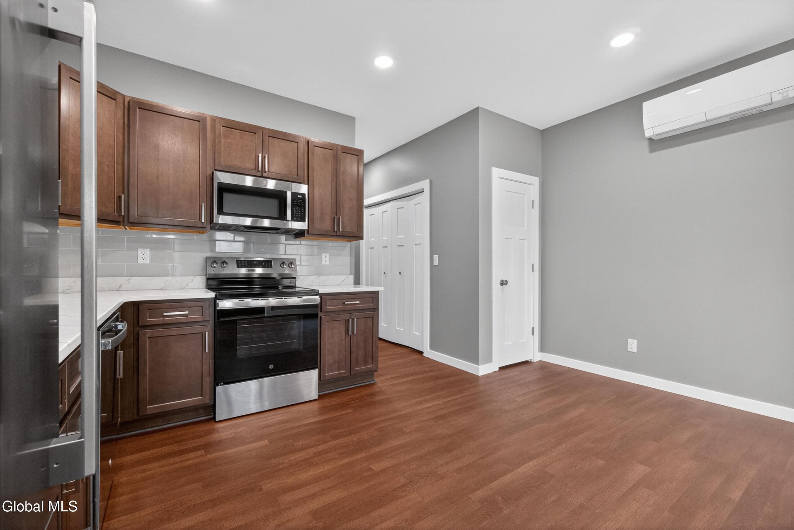 20 Monroe Street Schenectady, NY 12305 - Photo 27 of 44 09-DSC07865