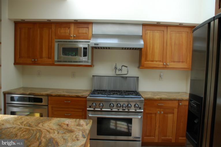 202 Apple Grove Road Silver Spring, MD 20904 - Photo 13 of 27 Kitchen