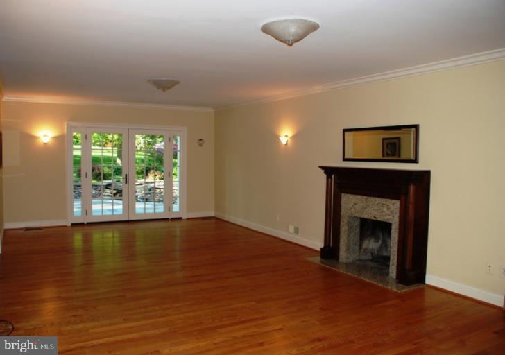 202 Apple Grove Road Silver Spring, MD 20904 - Photo 20 of 27 Living Room