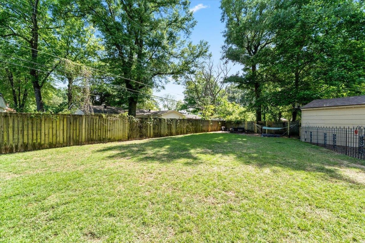 4847 Kaye Road Memphis, TN 38117 - Photo 34 of 40 a view of a backyard with a small area