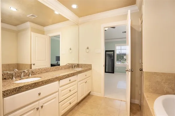 $3,100 | 2050 Palm Forest Lane, Houston, TX 77077