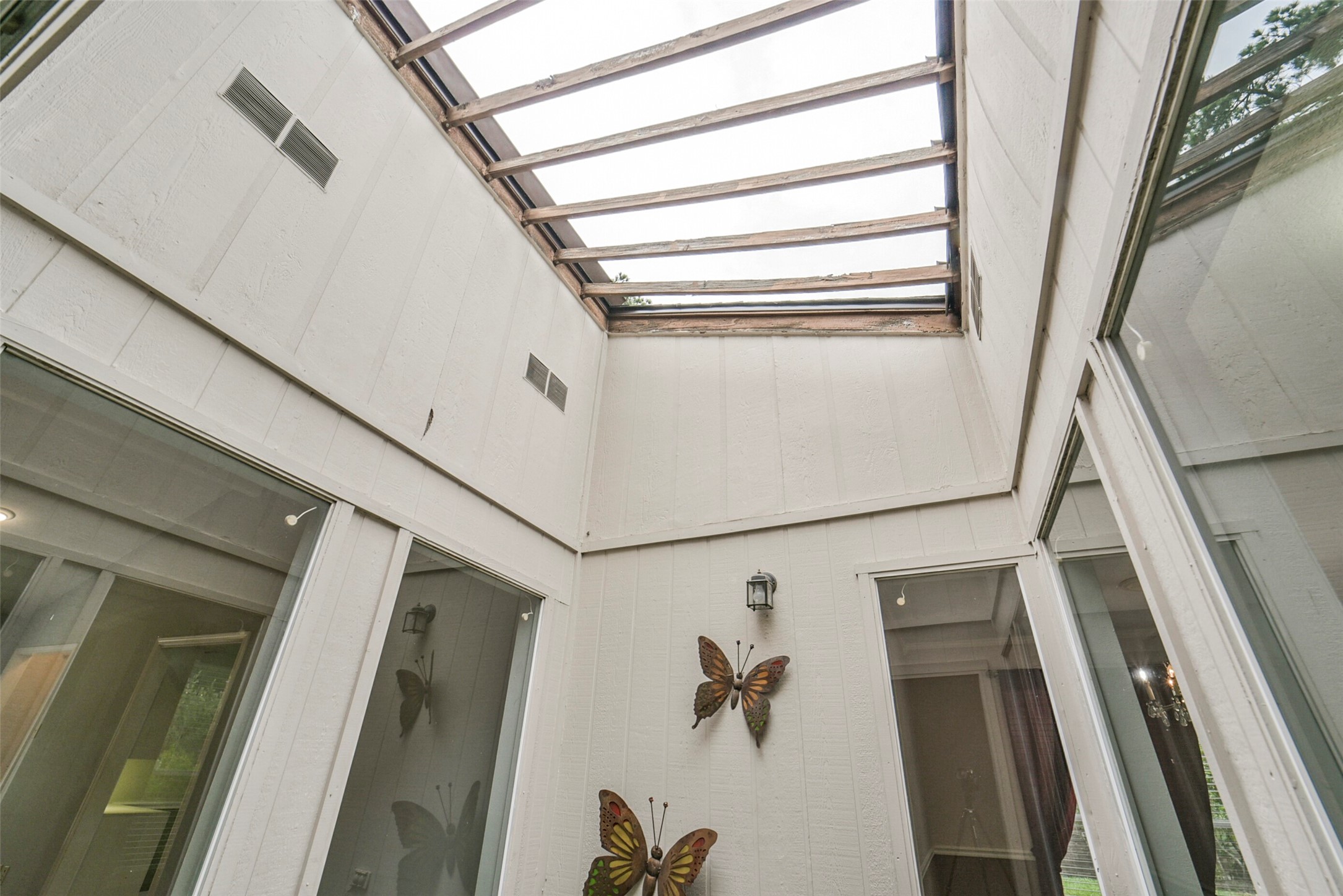 8343 Waynemer Way Houston, TX 77040 - Photo 20 of 38 Atrium area