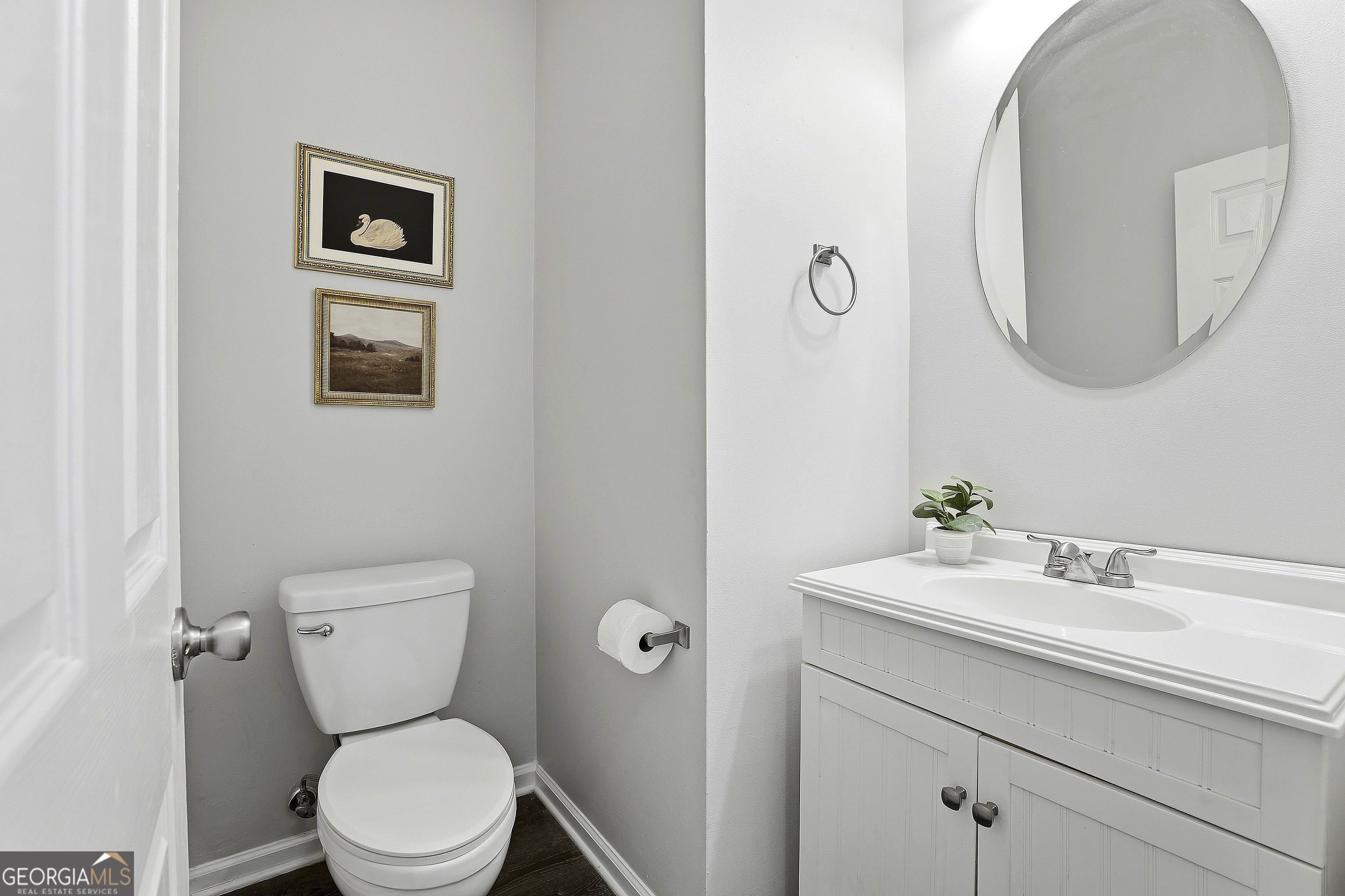 320 Emerald Way Senoia, GA 30276 - Photo 26 of 57 a bathroom with a toilet a sink and mirror