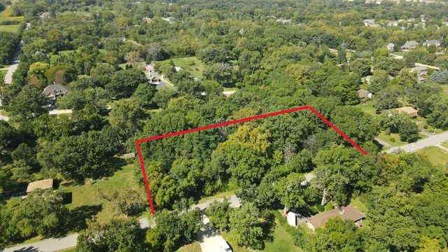 an aerial view of house with yard and mountain