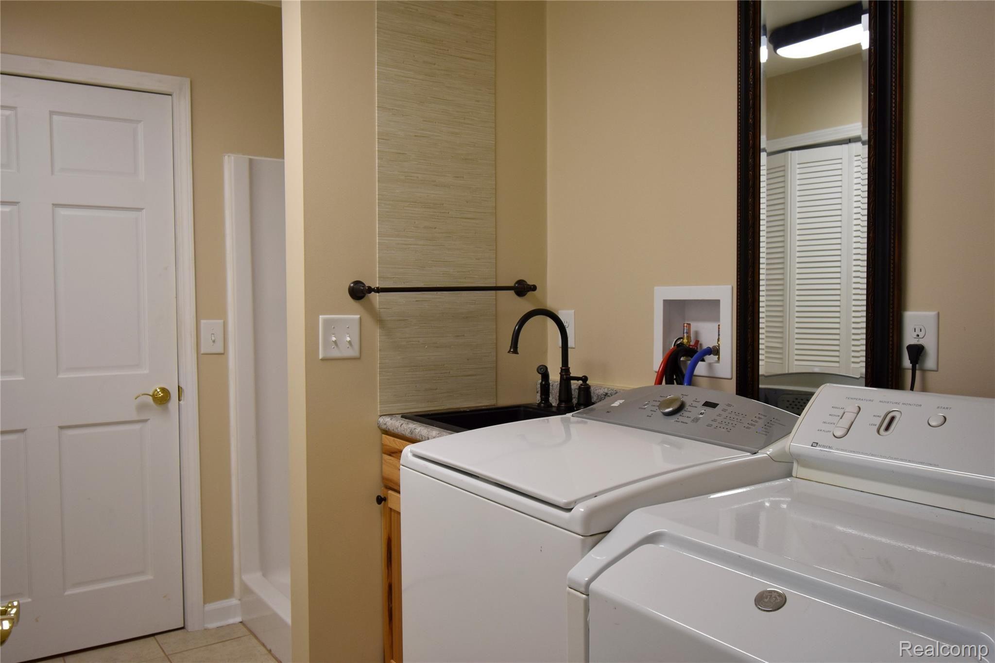 11145 Wynns Road Pinckney, MI 48169 - Photo 20 of 32 20 LAUNDRY.JPG