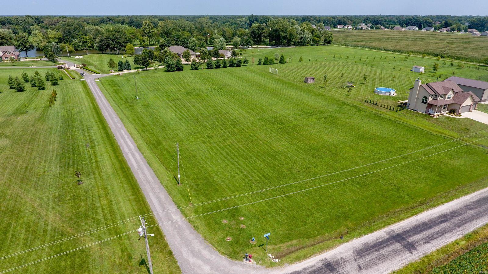 17614 Vfw Road Staunton, IL 62088 - Photo 1 of 3