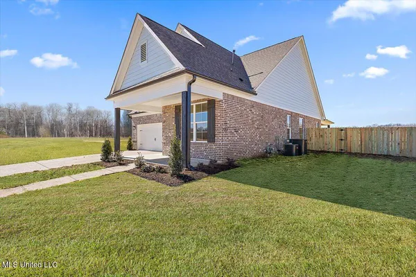 $337,900 | 763 Quitman Court West, Nesbit, MS 38651