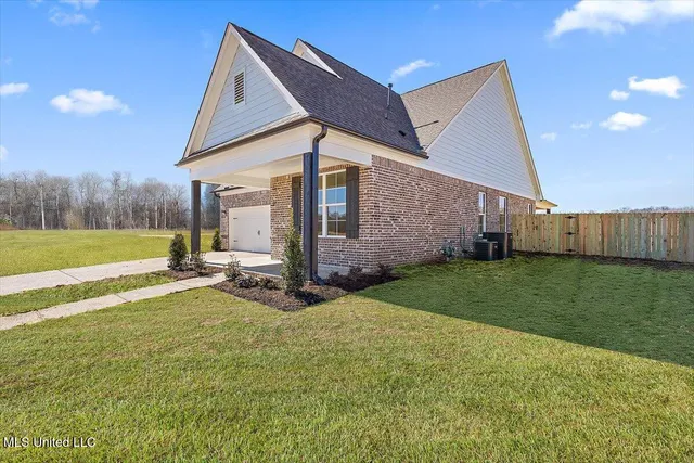 $337,900 | 763 Quitman Court West, Nesbit, MS 38651