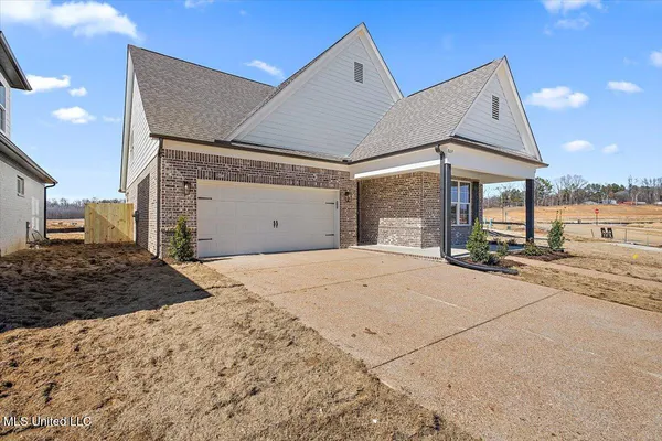 $337,900 | 763 Quitman Court West, Nesbit, MS 38651