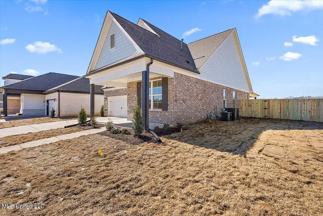 $337,900 | 763 Quitman Court West, Nesbit, MS 38651