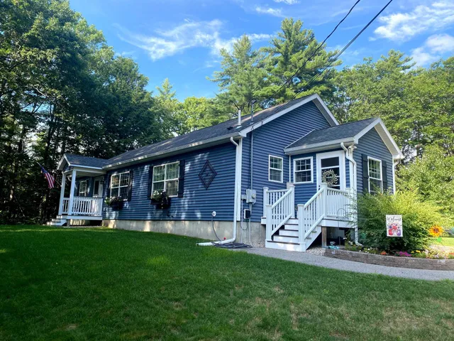 $470,000 | 29 Woodcrest Drive, Ossipee, NH 03864