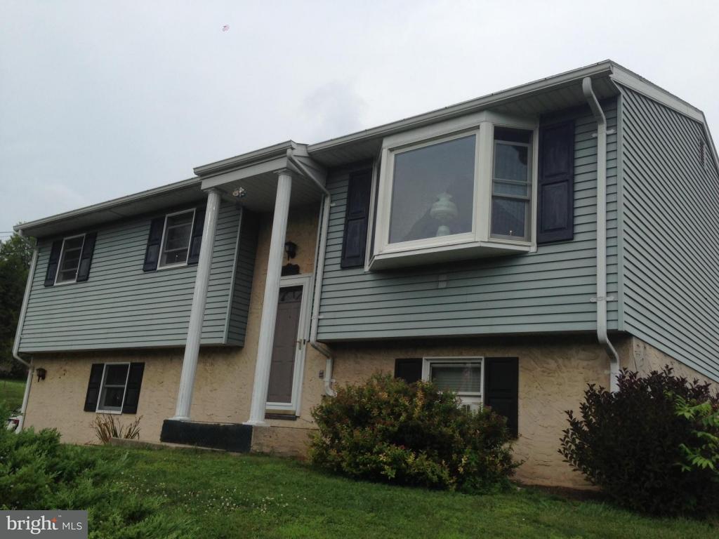 645 Lincoln Road Lititz, PA 17543 - Photo 2 of 17