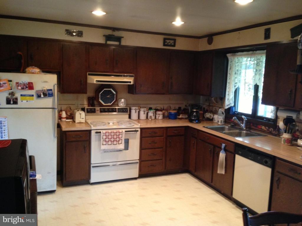 645 Lincoln Road Lititz, PA 17543 - Photo 6 of 17