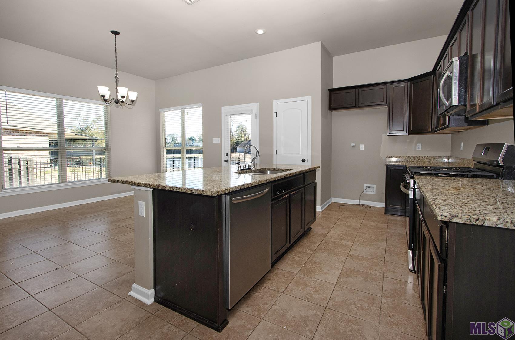 8604 Arabella Avenue Baton Rouge, LA 70820 - Photo 3 of 17