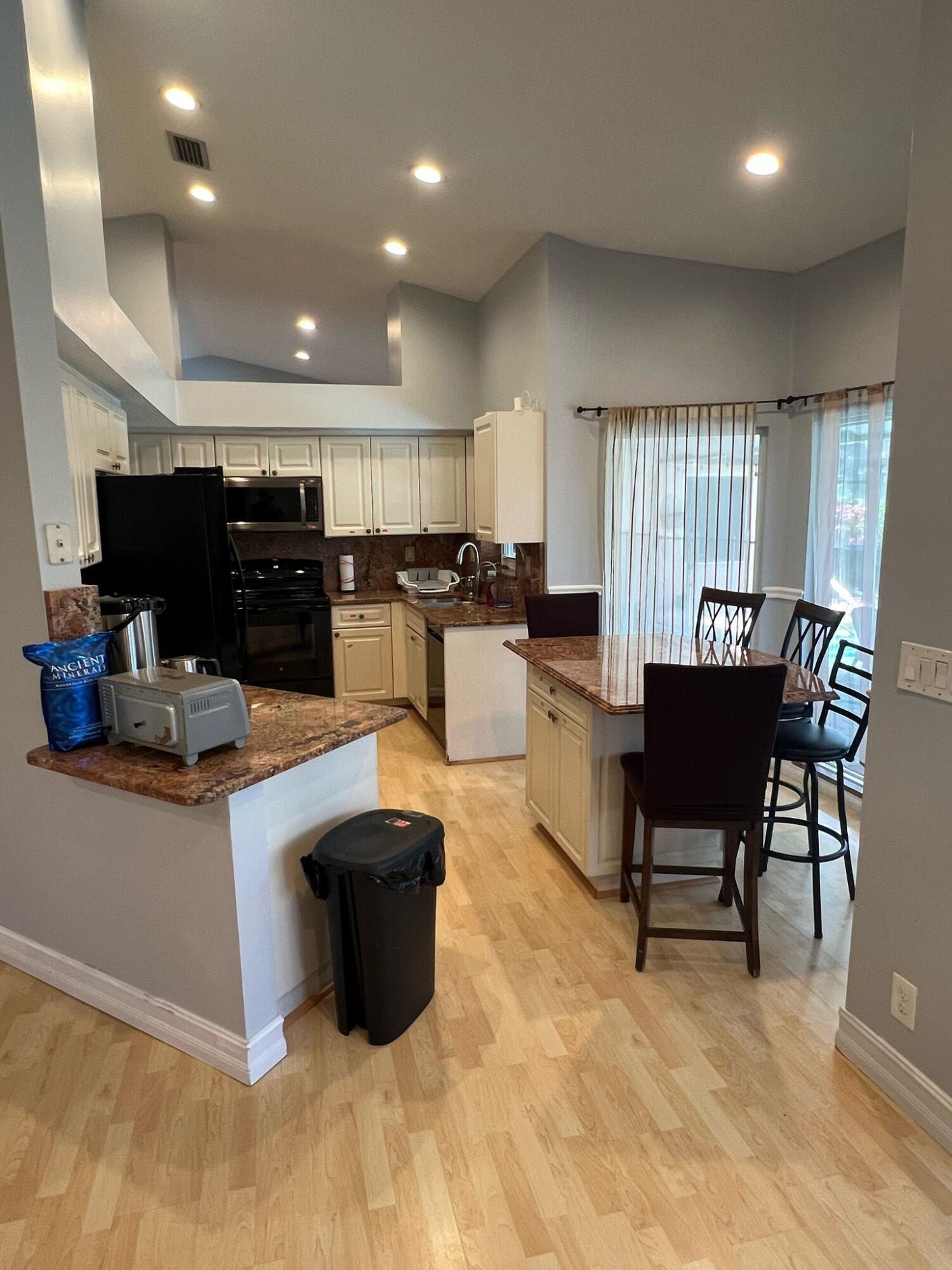 9664 West Lake Court Boca Raton, FL 33434 - Photo 13 of 42 kitchen
