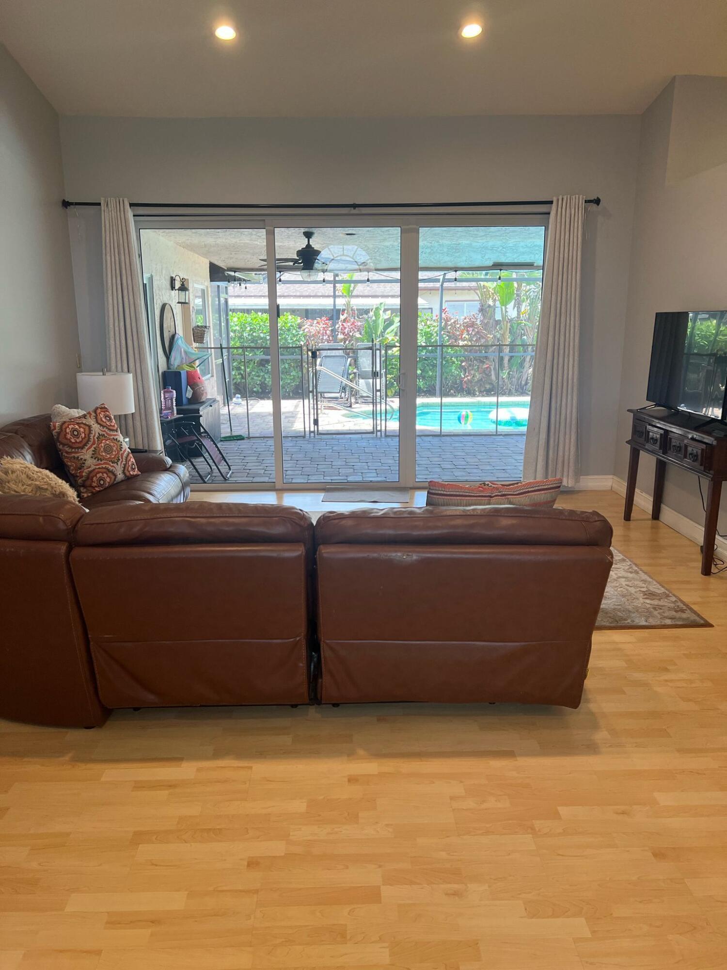 9664 West Lake Court Boca Raton, FL 33434 - Photo 22 of 42 living room