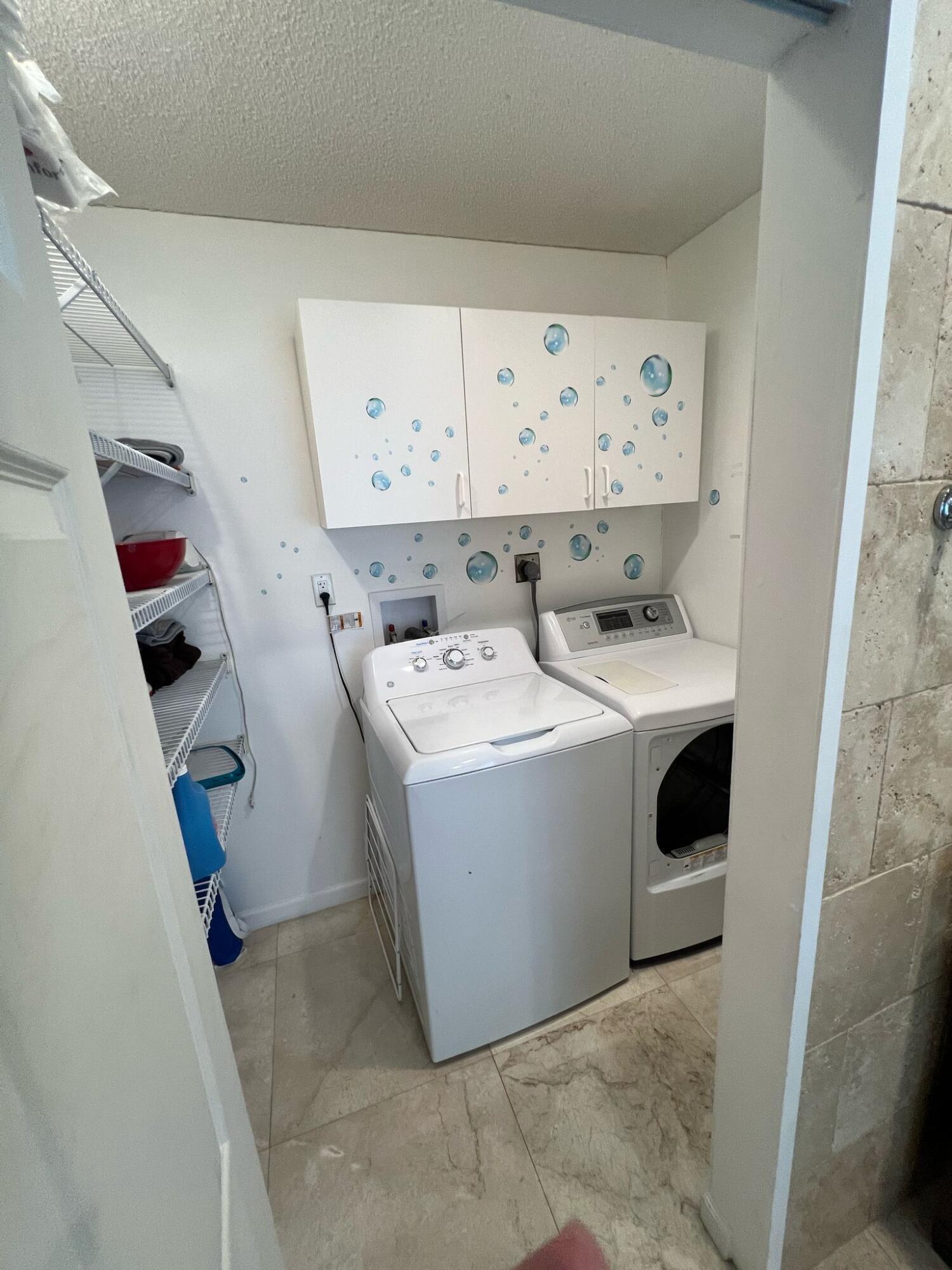9664 West Lake Court Boca Raton, FL 33434 - Photo 29 of 42 laundry