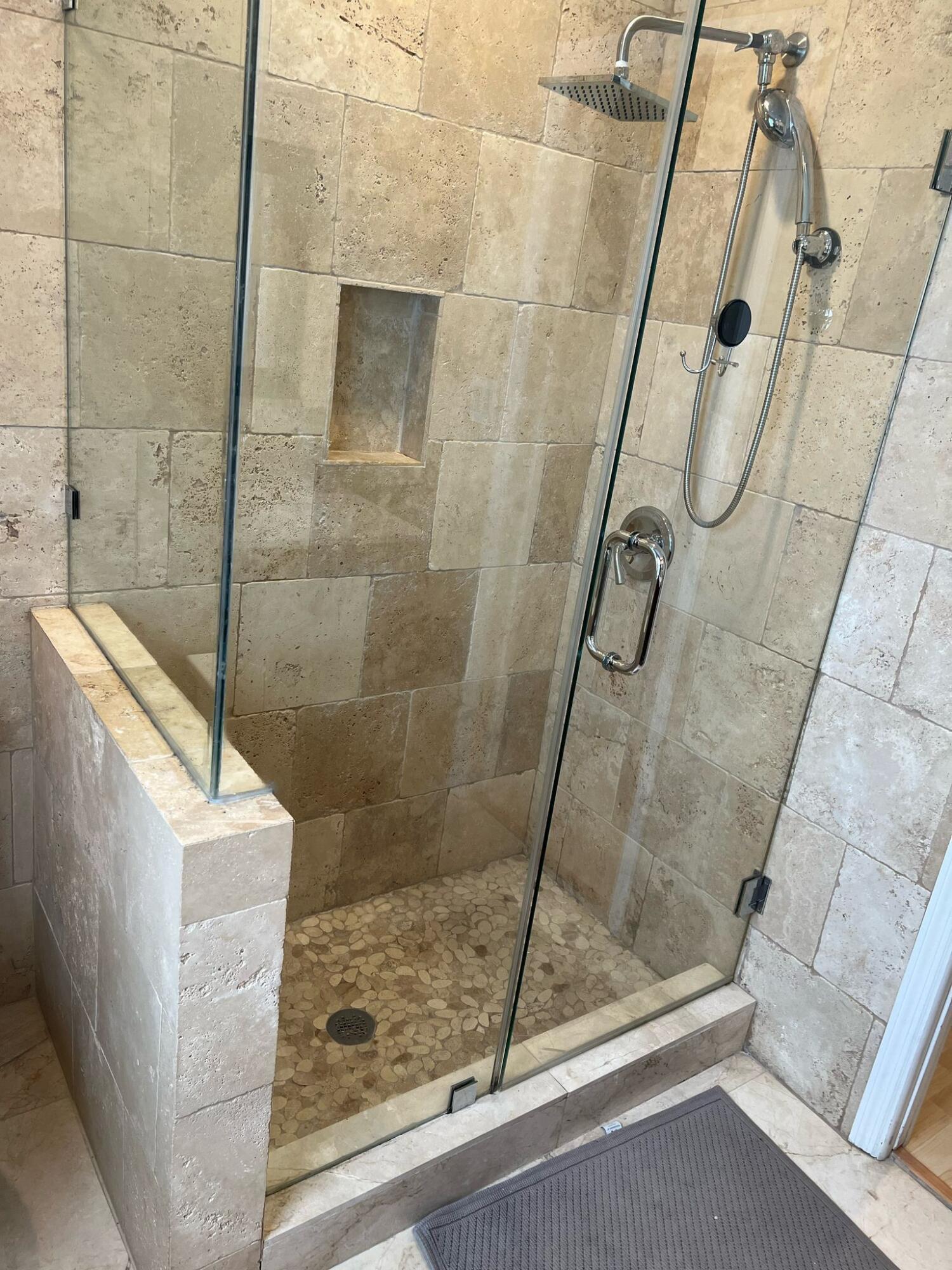 9664 West Lake Court Boca Raton, FL 33434 - Photo 30 of 42 hall bathroom