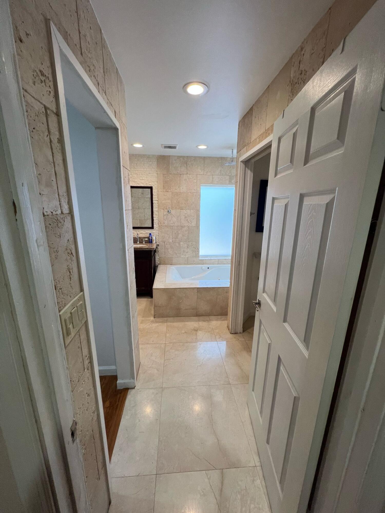 9664 West Lake Court Boca Raton, FL 33434 - Photo 39 of 42 a79b026b-c53c-4067-9faf-f2a59cd77485