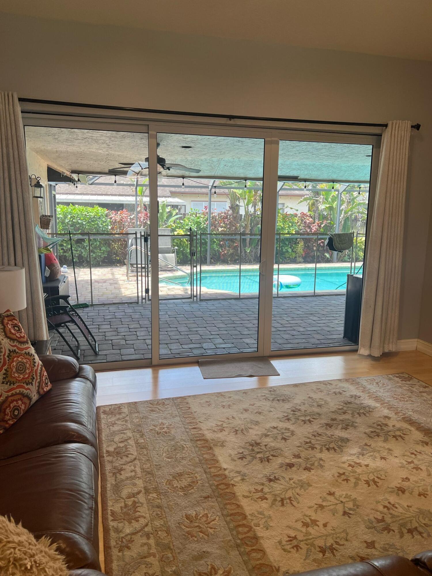 9664 West Lake Court Boca Raton, FL 33434 - Photo 5 of 42 dfba1cfe-3d3a-4fbe-856d-21c3403e1c3e