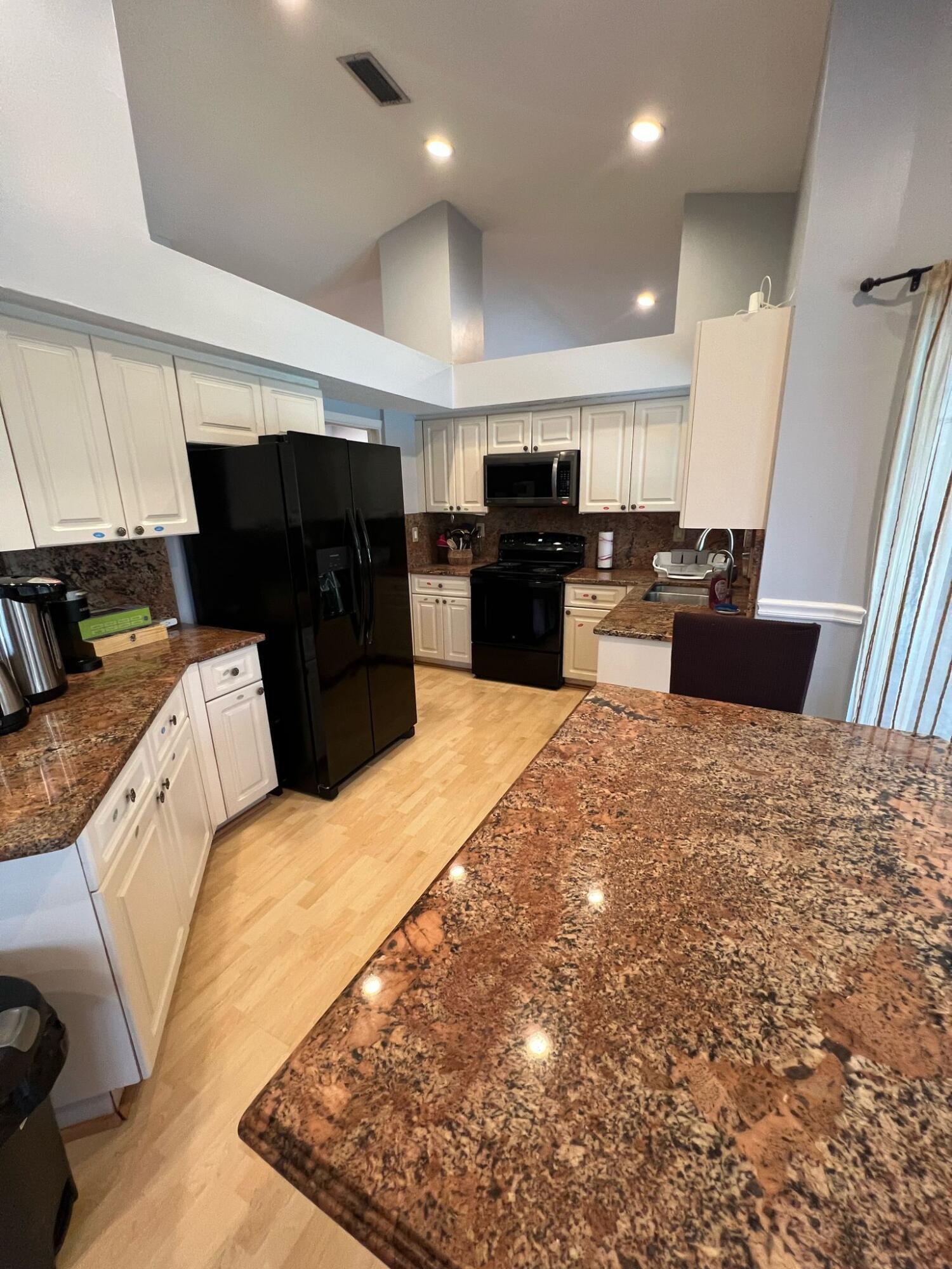 9664 West Lake Court Boca Raton, FL 33434 - Photo 9 of 42 kitchen