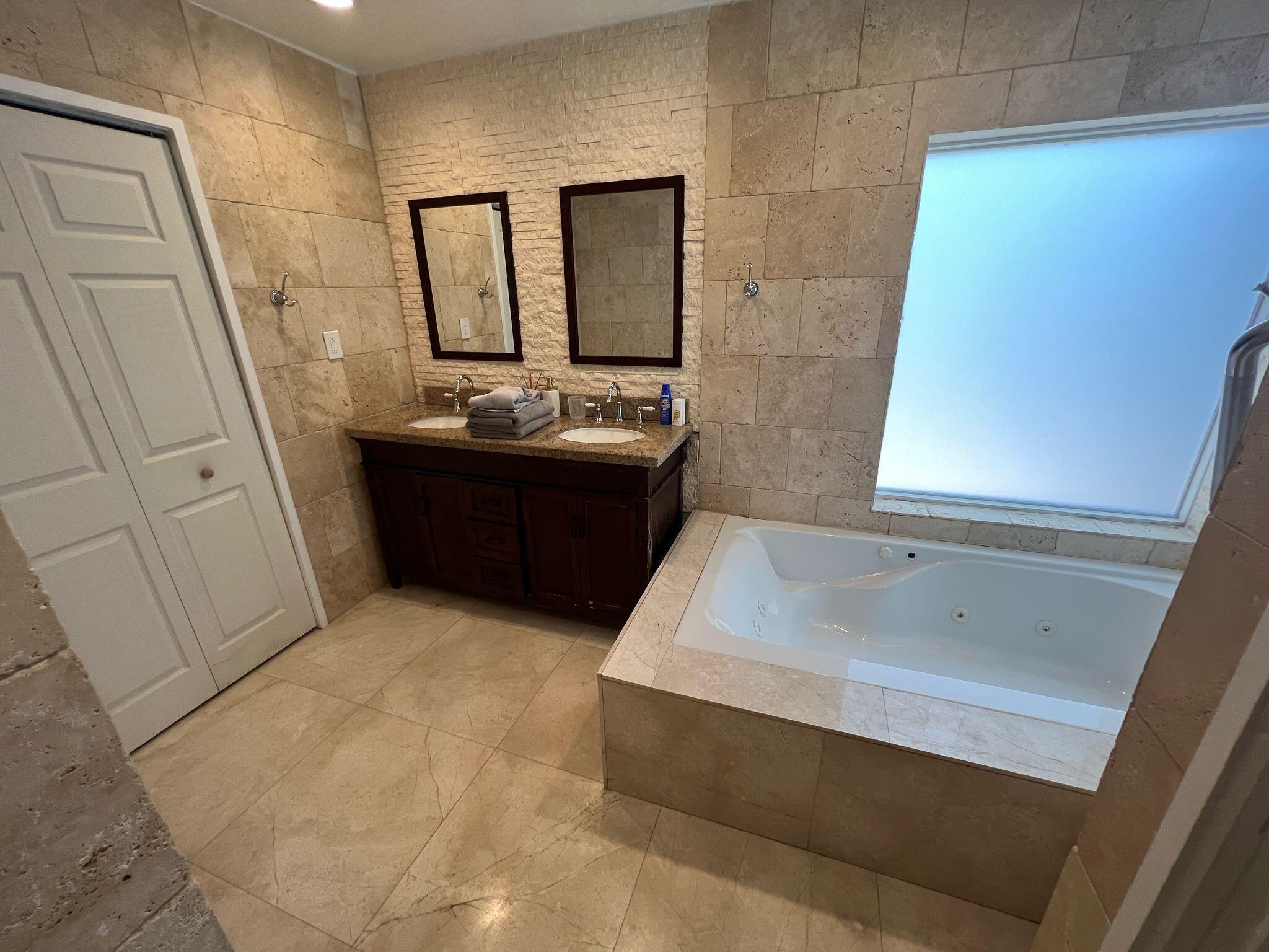 9664 West Lake Court Boca Raton, FL 33434 - Photo 10 of 42 master bath