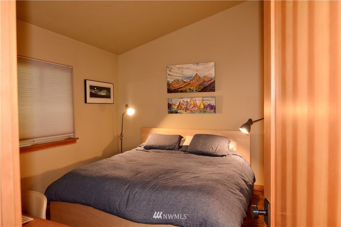 16 Littell Road Mazama, WA 98833 - Photo 6 of 21 a bedroom with a bed and painting on the wall