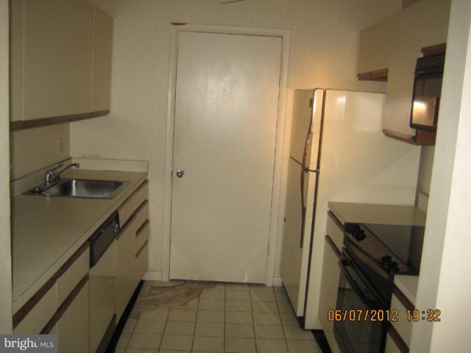 5590 Vantage Point Road, Unit 1 Columbia, MD 21044 - Photo 2 of 15 Kitchen