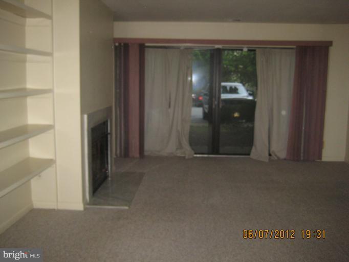 5590 Vantage Point Road, Unit 1 Columbia, MD 21044 - Photo 3 of 15 Living Room