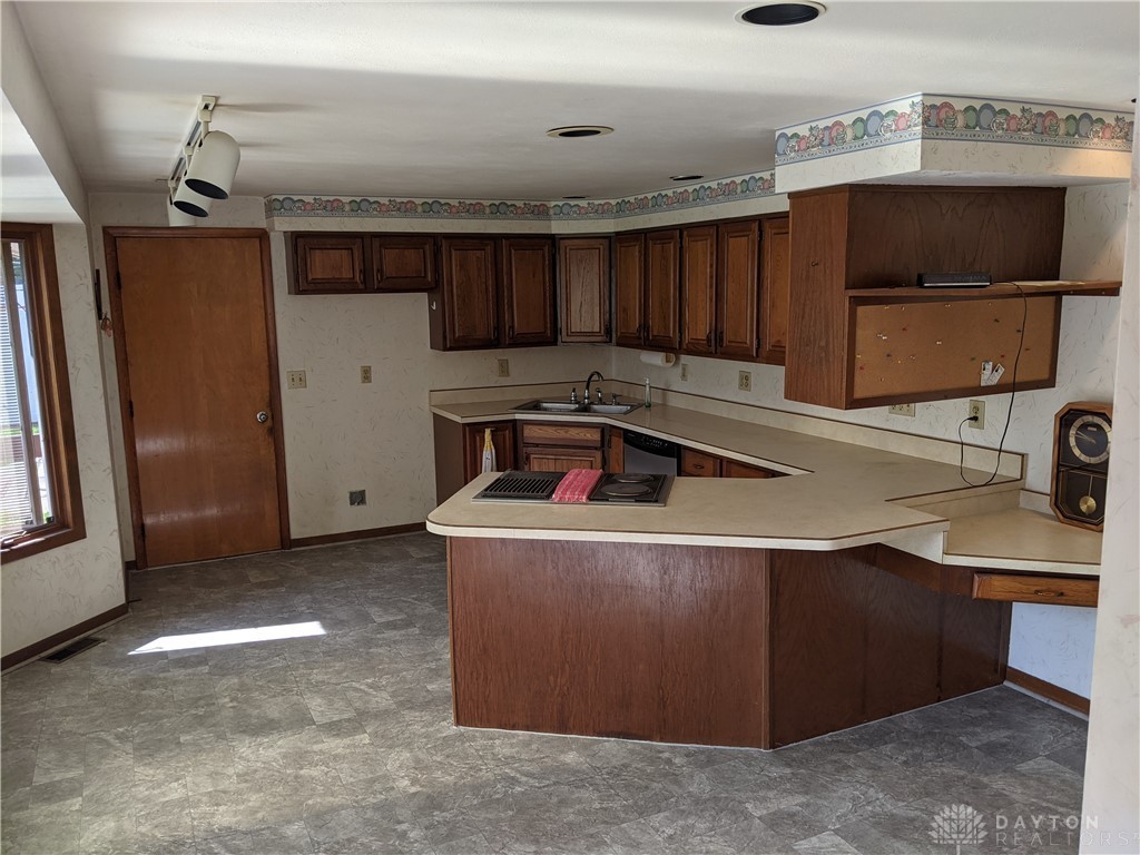 84 Parkhurst Road Dayton, OH 45440 - Photo 17 of 33