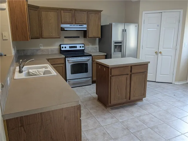 $1,800 | 2005 Overland Trail, Corpus Christi, TX 78410