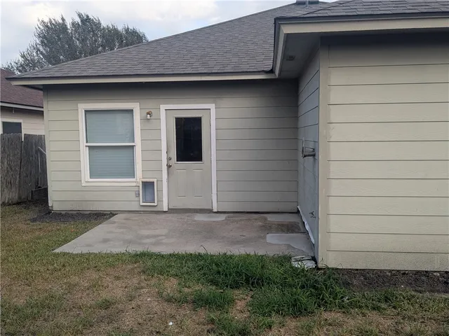 $1,800 | 2005 Overland Trail, Corpus Christi, TX 78410