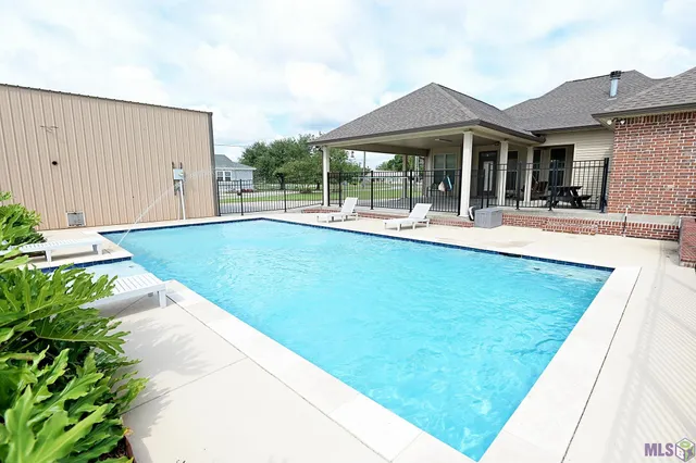 $425,000 | 1024 Hwy 20 Highway, Thibodaux, LA 70301