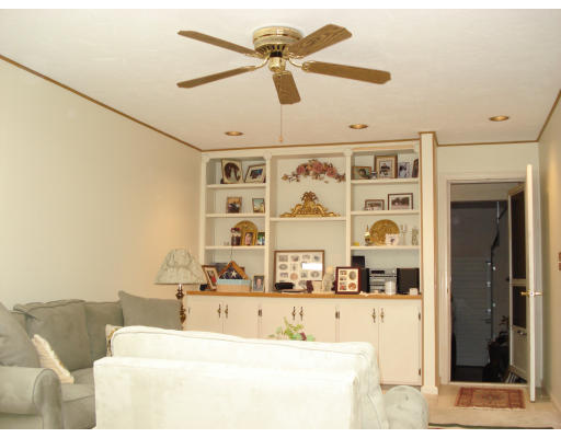 83 Botany Bay Road, Unit 83 Worcester, MA 01602 - Photo 4 of 11 Gallery Image 4