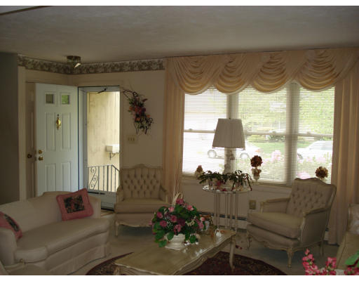 83 Botany Bay Road, Unit 83 Worcester, MA 01602 - Photo 5 of 11 Gallery Image 5