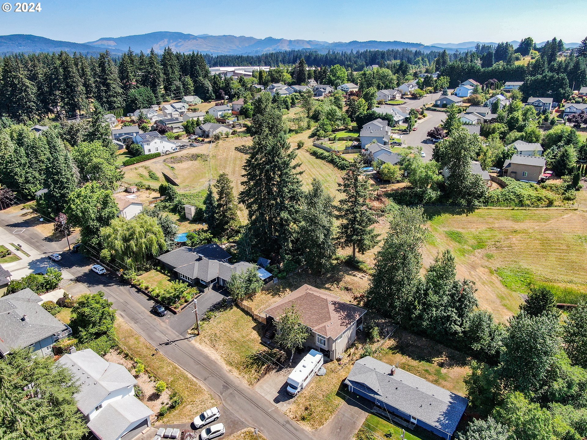 3940 Northeast Franklin Street Camas, WA 98607 - Photo 20 of 21 an aerial view of residential house with outdoor space and river