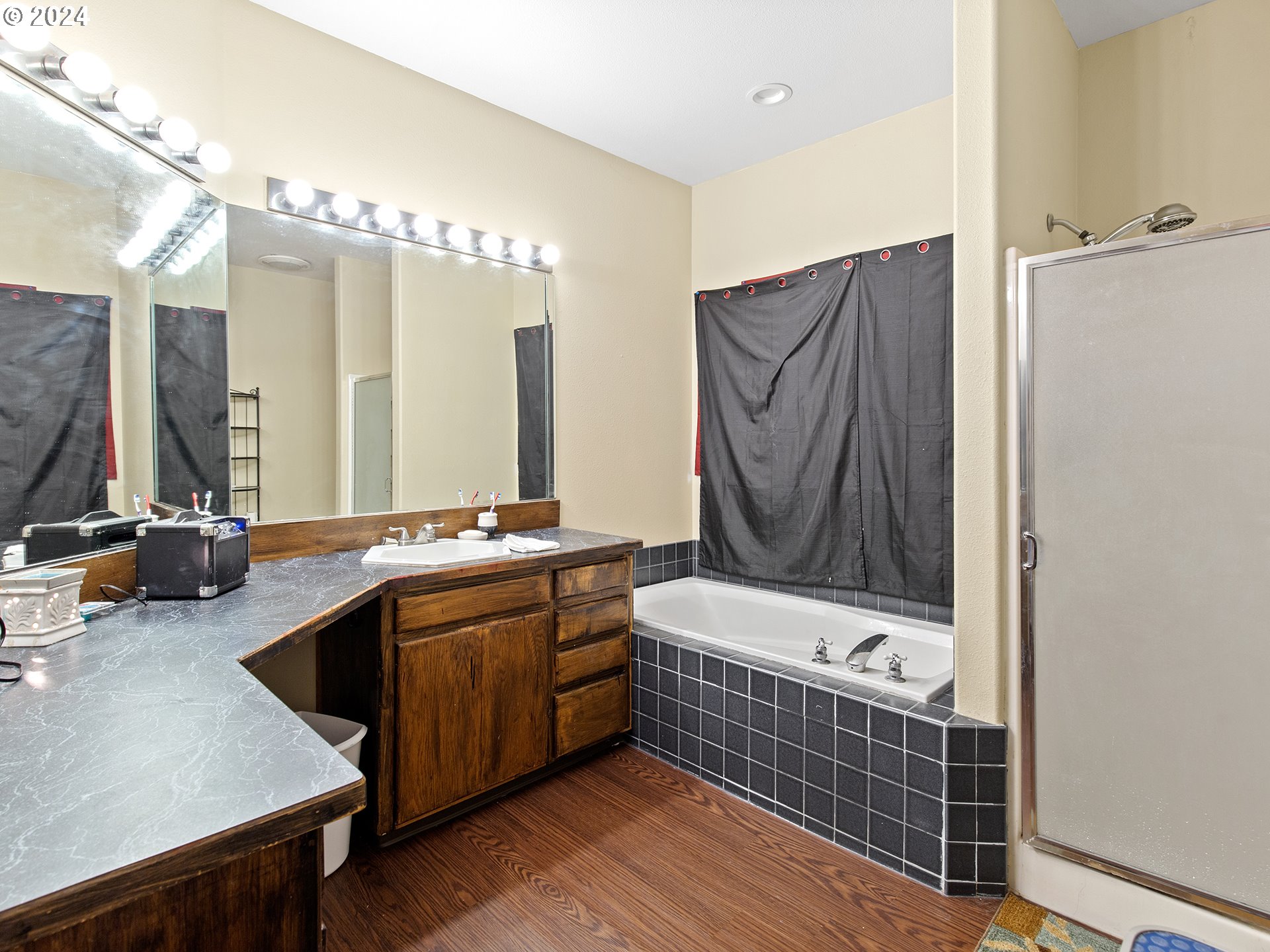 3940 Northeast Franklin Street Camas, WA 98607 - Photo 9 of 21 a view of bathroom with dual sinks