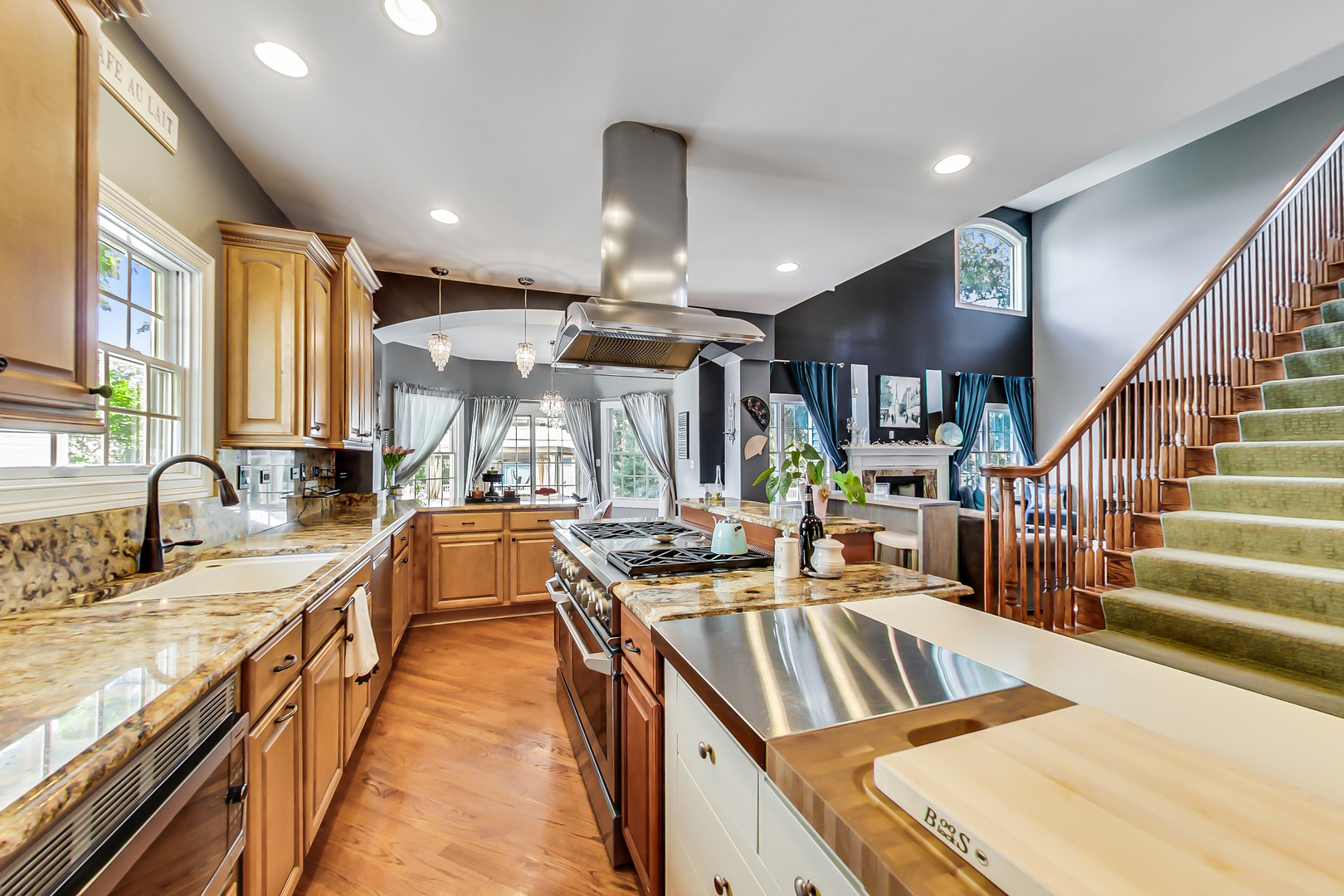 449 South Maple Street Itasca, IL 60143 - Photo 9 of 40 Gallery Image 9