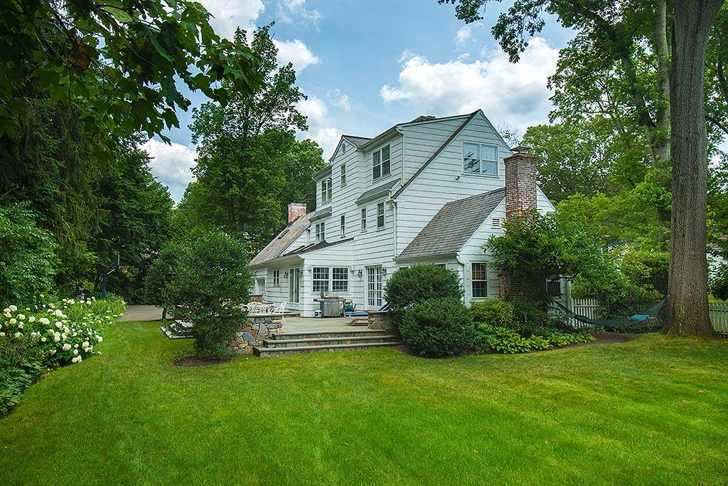 33 Birch Road Darien, CT 06820 - Photo 23 of 33 a house view with a garden space